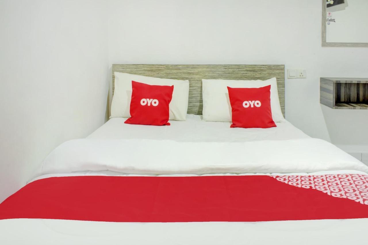 Oyo 90028 Ragula Hotel Джохор Бахру Екстериор снимка
