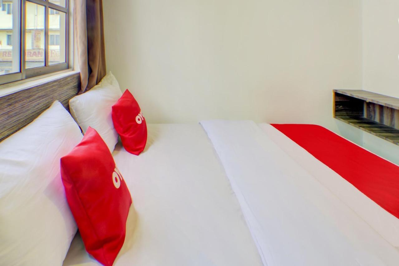 Oyo 90028 Ragula Hotel Джохор Бахру Екстериор снимка