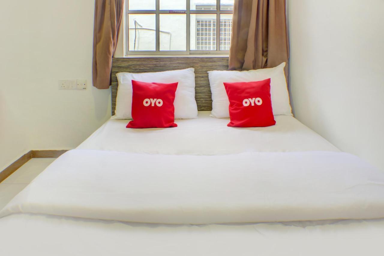 Oyo 90028 Ragula Hotel Джохор Бахру Екстериор снимка